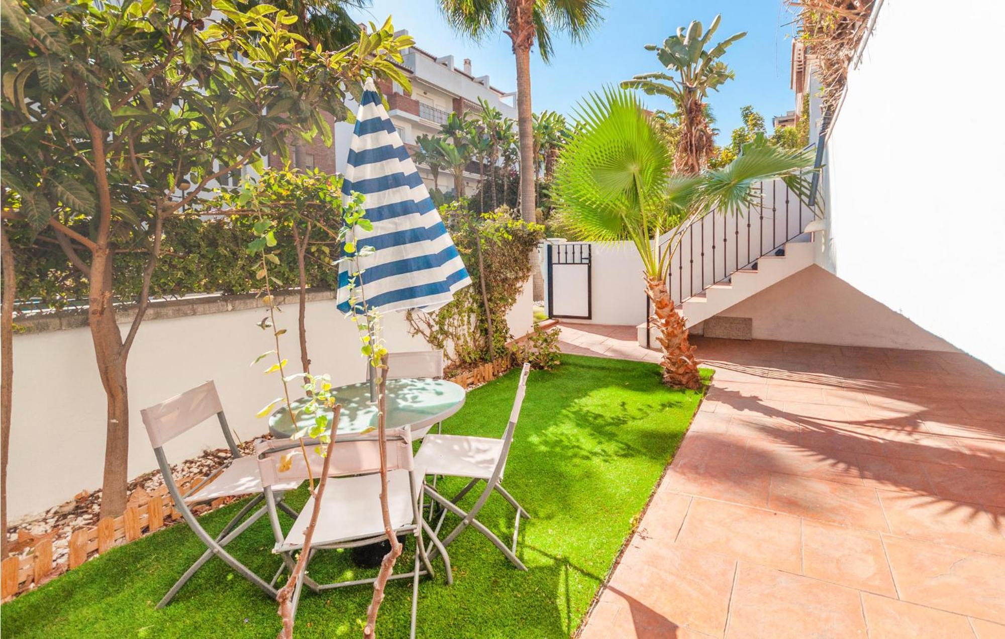 3 Bedroom Stunning Apartment In Motril Exterior foto